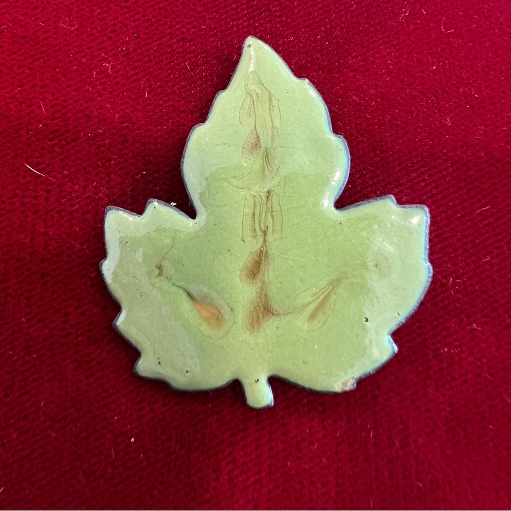 Vintage green leaf brooch pin